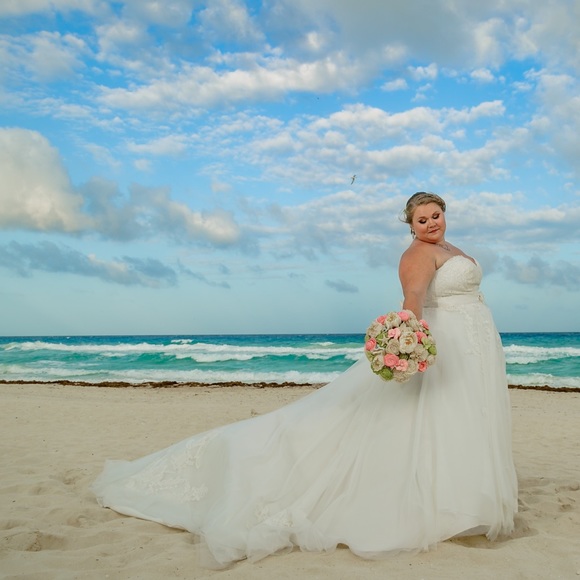 Wedding dress - Picture 2 of 6